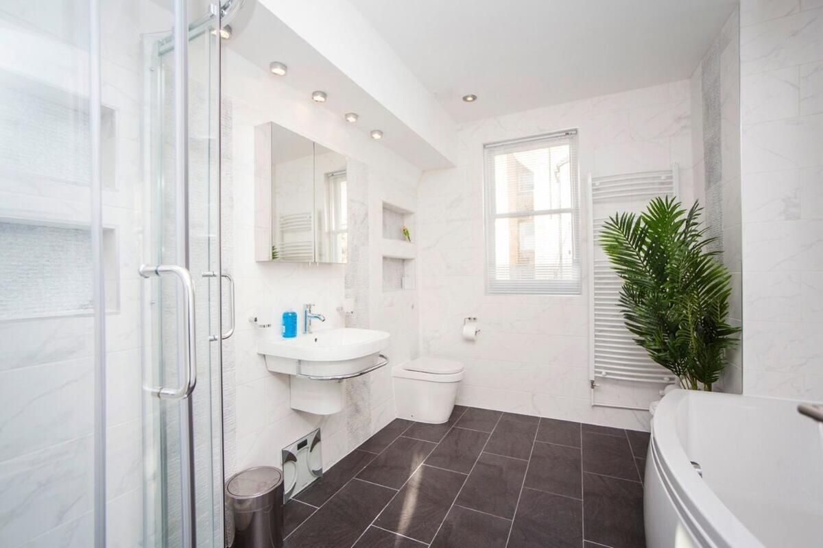 ※ Spacious Georgian Coach House & With Parking Bath Bagian luar foto